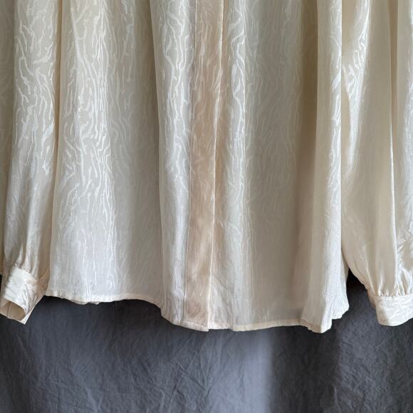 Vintage Marshall Field's Silk Blouse Cream with Jacquard Pattern 70s/80s Sz 10 - Picture 3 of 16